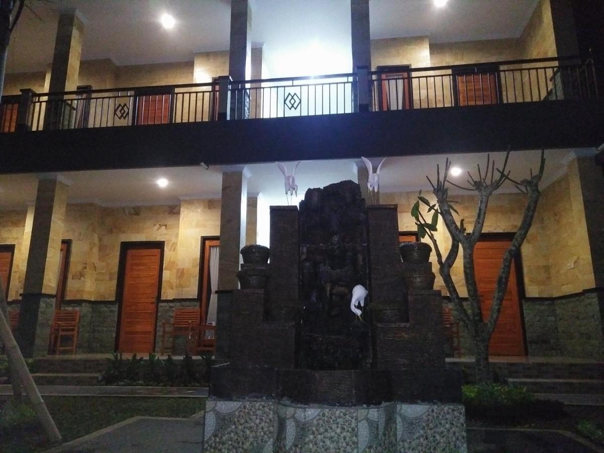 Yudis Homestay Toyapakeh Exterior foto